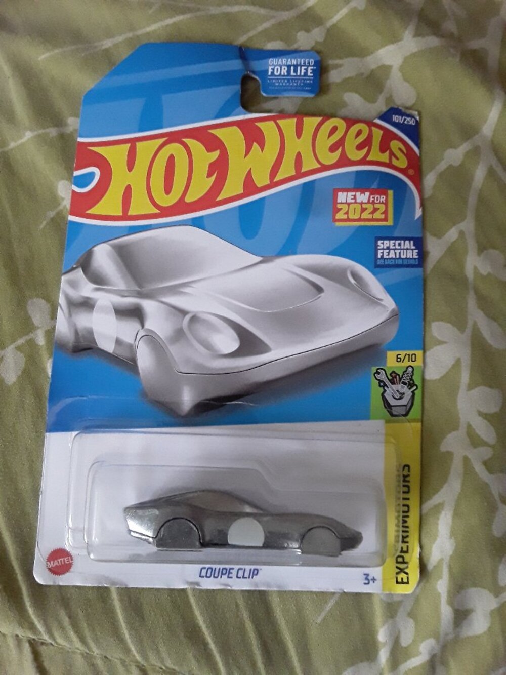 Hot Wheels Coupe Clip '22 Silver Red Special Feature Experimotors
